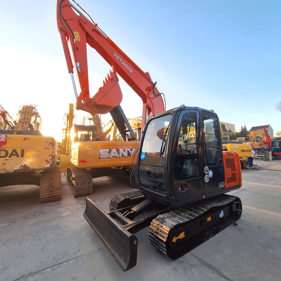 Hitachi ZX60 Excavator - Pelle sur chenille: photos 5 Hitachi ZX60 Excavator - Pelle sur chenille: photos 5