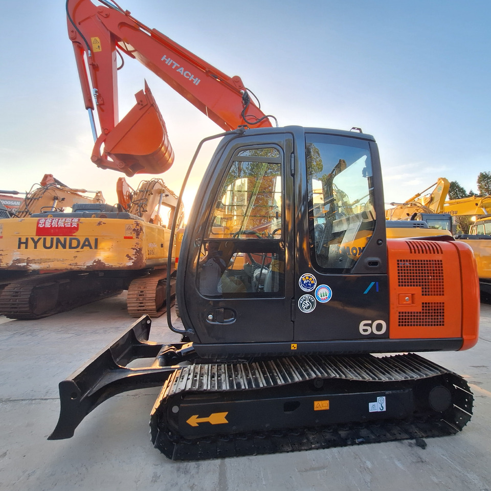 Hitachi ZX60 Excavator - Pelle sur chenille: photos 3 Hitachi ZX60 Excavator - Pelle sur chenille: photos 3