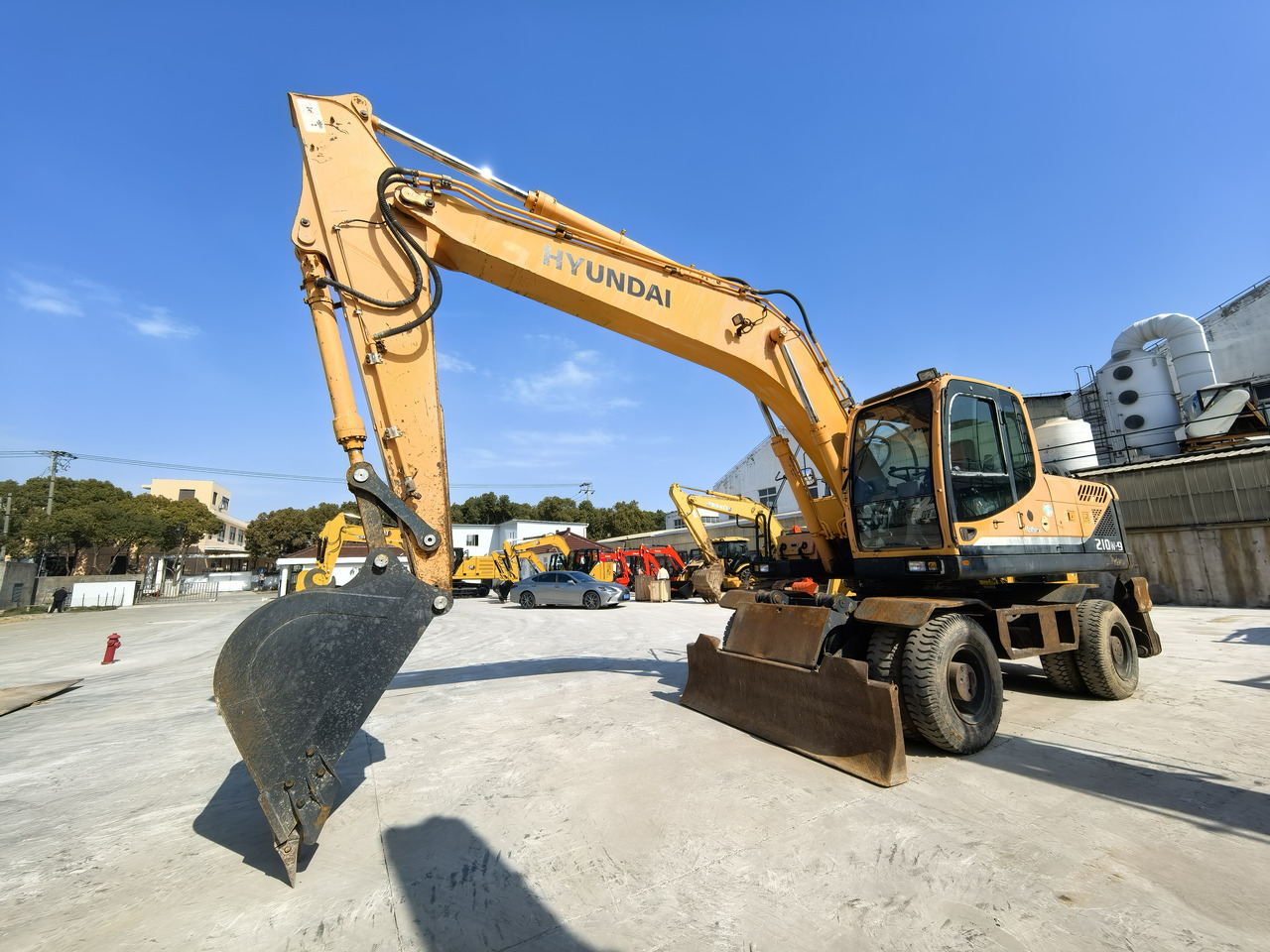 Hyundai 210w-9 wheel excavator - Pelle sur pneus: photos 2 Hyundai 210w-9 wheel excavator - Pelle sur pneus: photos 2