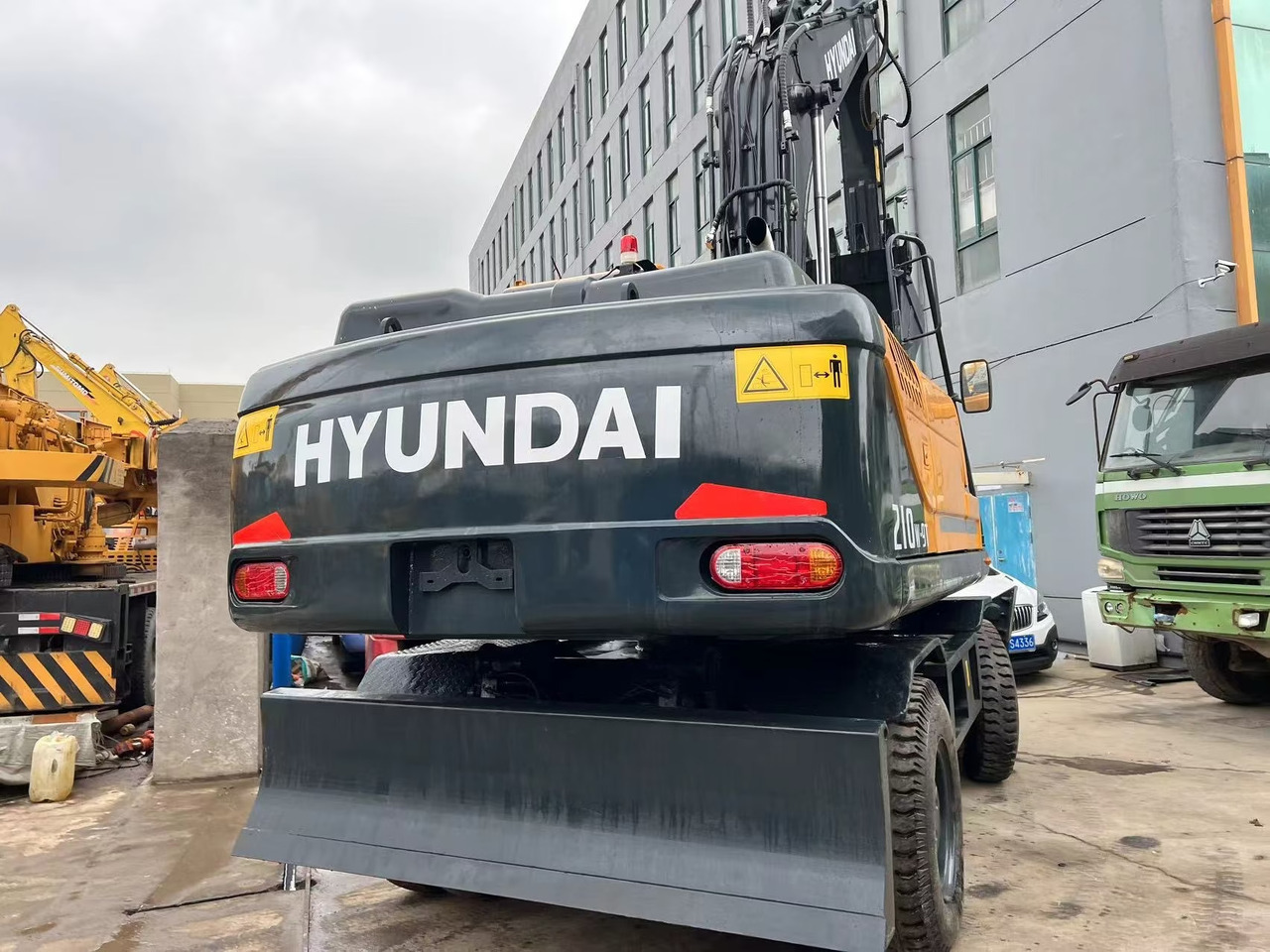 Hyundai 210w-9 wheel excavator - Pelle sur pneus: photos 5 Hyundai 210w-9 wheel excavator - Pelle sur pneus: photos 5