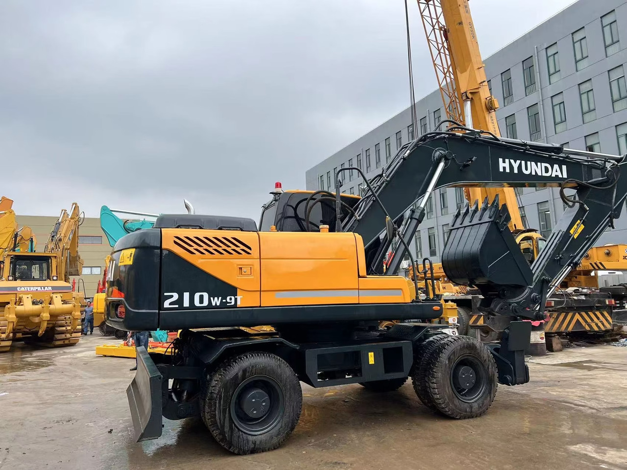 Hyundai 210w-9 wheel excavator - Pelle sur pneus: photos 3 Hyundai 210w-9 wheel excavator - Pelle sur pneus: photos 3