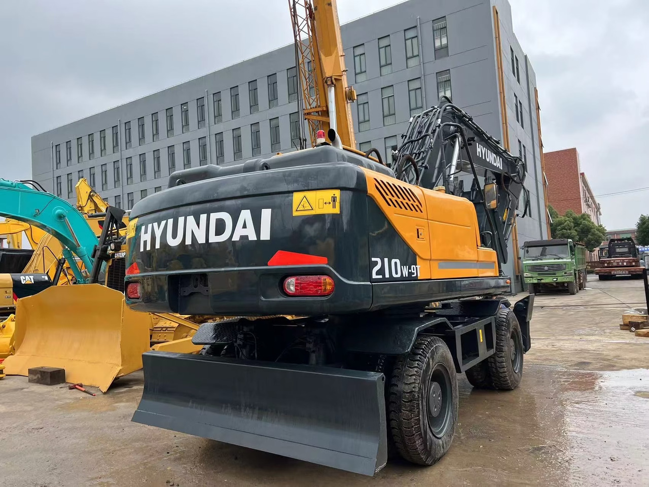 Hyundai 210w-9 wheel excavator - Pelle sur pneus: photos 3 Hyundai 210w-9 wheel excavator - Pelle sur pneus: photos 3