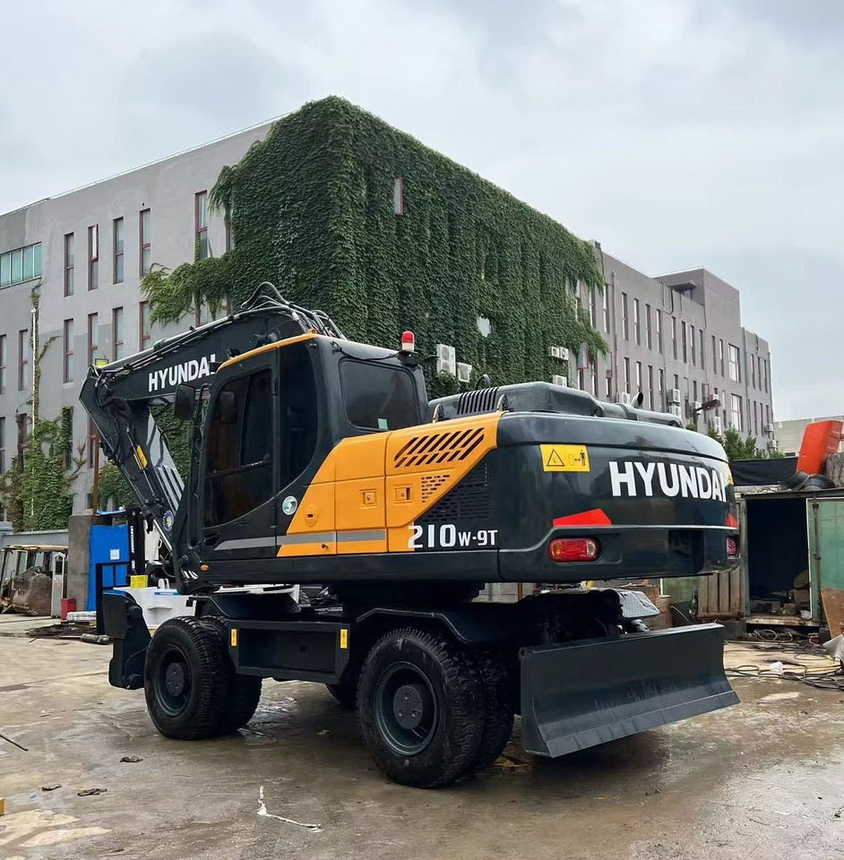 Hyundai 210w-9 wheel excavator - Pelle sur pneus: photos 1 Hyundai 210w-9 wheel excavator - Pelle sur pneus: photos 1