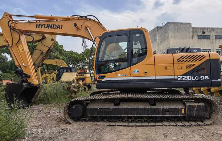Hyundai 220LC-9S used excavator high quality products Hydraulic Hyundai 20ton used excavadoras machinery on stock - Pelle sur chenille: photos 4 Hyundai 220LC-9S used excavator high quality products Hydraulic Hyundai 20ton used excavadoras machinery on stock - Pelle sur chenille: photos 4