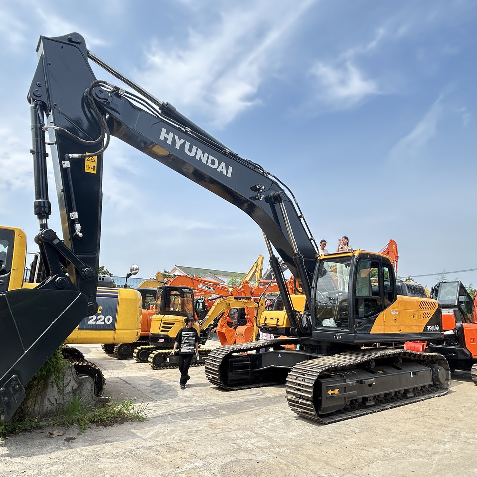 Hyundai 350LVS  excavator - Pelle sur pneus: photos 1 Hyundai 350LVS  excavator - Pelle sur pneus: photos 1