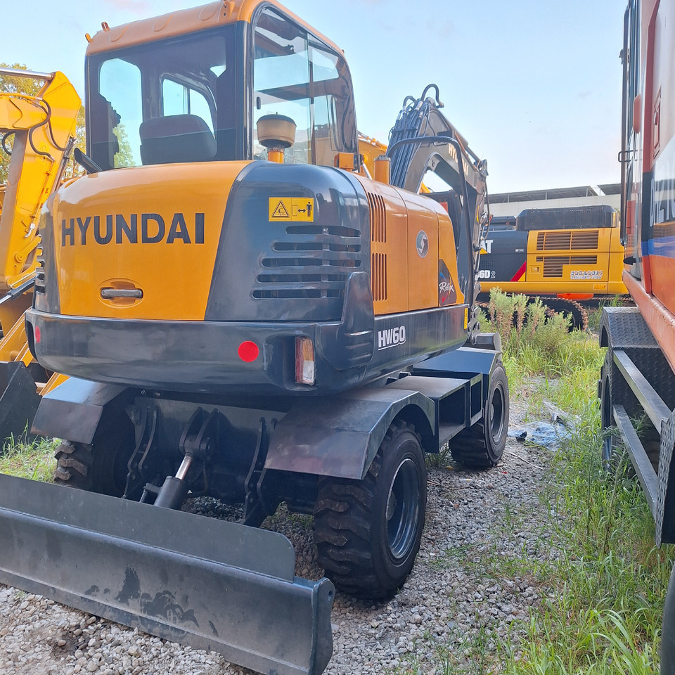 Hyundai 60vs excavator - Pelle sur pneus: photos 4 Hyundai 60vs excavator - Pelle sur pneus: photos 4