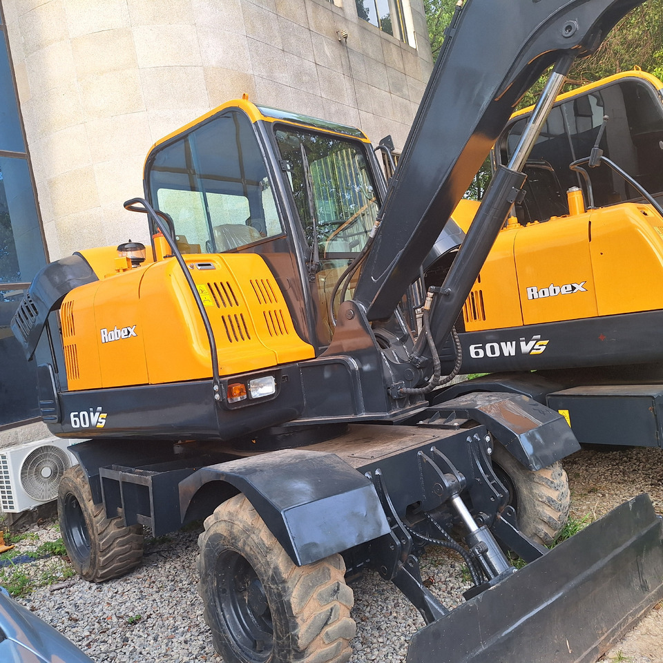 Hyundai 60vs excavator - Pelle sur pneus: photos 2 Hyundai 60vs excavator - Pelle sur pneus: photos 2
