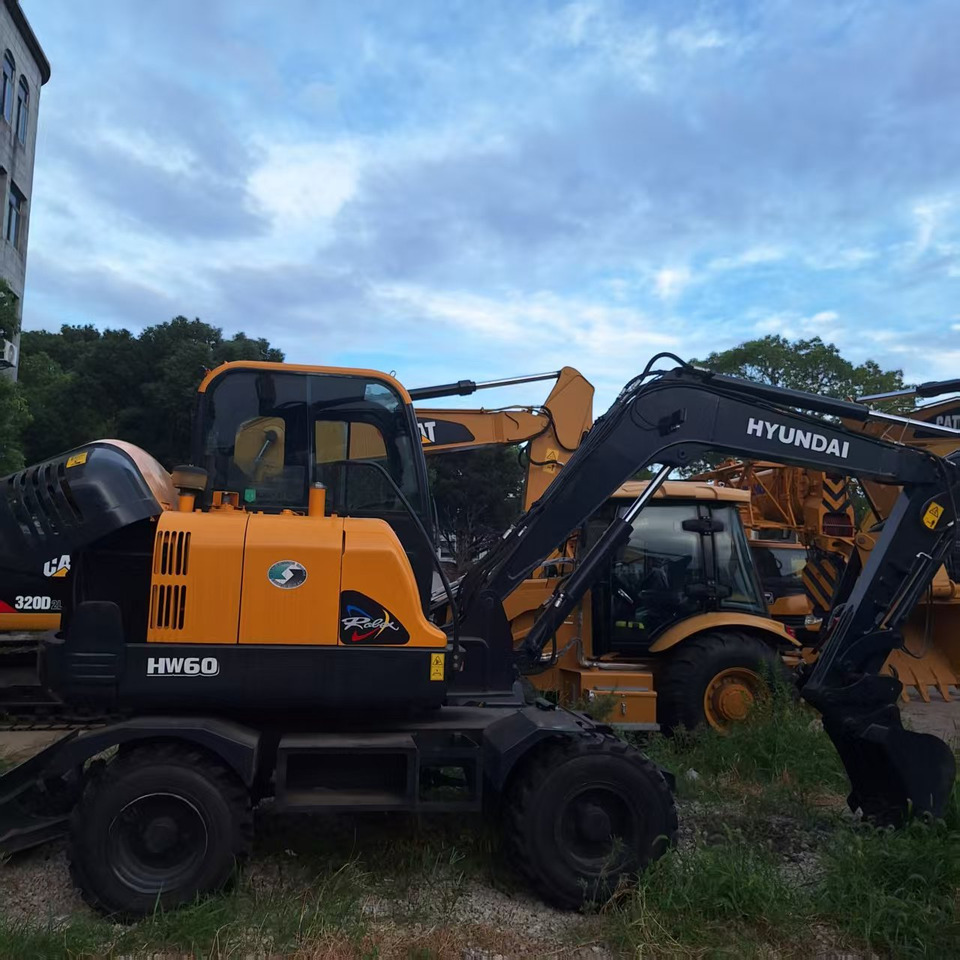 Hyundai HW60 excavator - Pelle sur pneus: photos 1 Hyundai HW60 excavator - Pelle sur pneus: photos 1