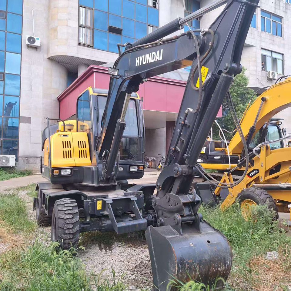 Hyundai HW60 excavator - Pelle sur pneus: photos 5 Hyundai HW60 excavator - Pelle sur pneus: photos 5