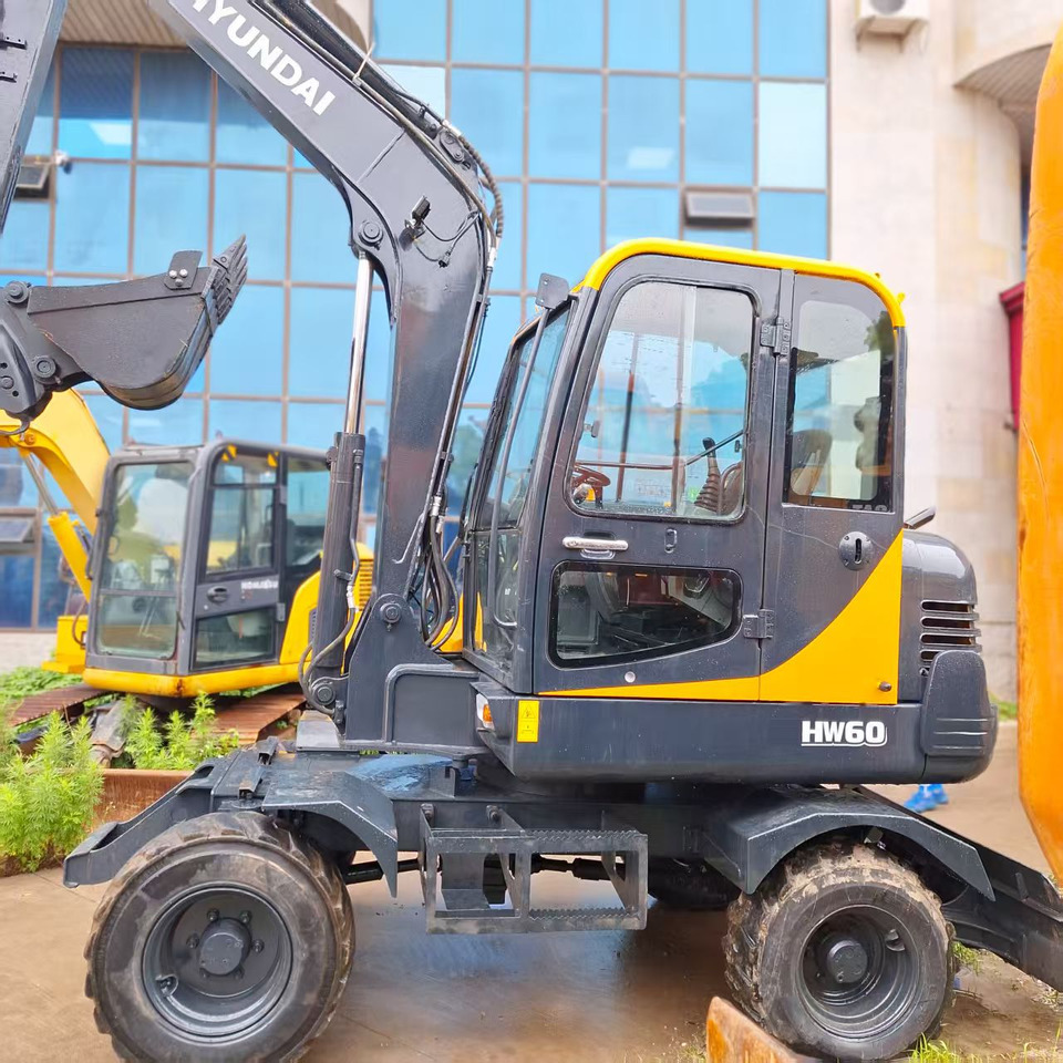 Hyundai HW60 excavator - Pelle sur pneus: photos 3 Hyundai HW60 excavator - Pelle sur pneus: photos 3