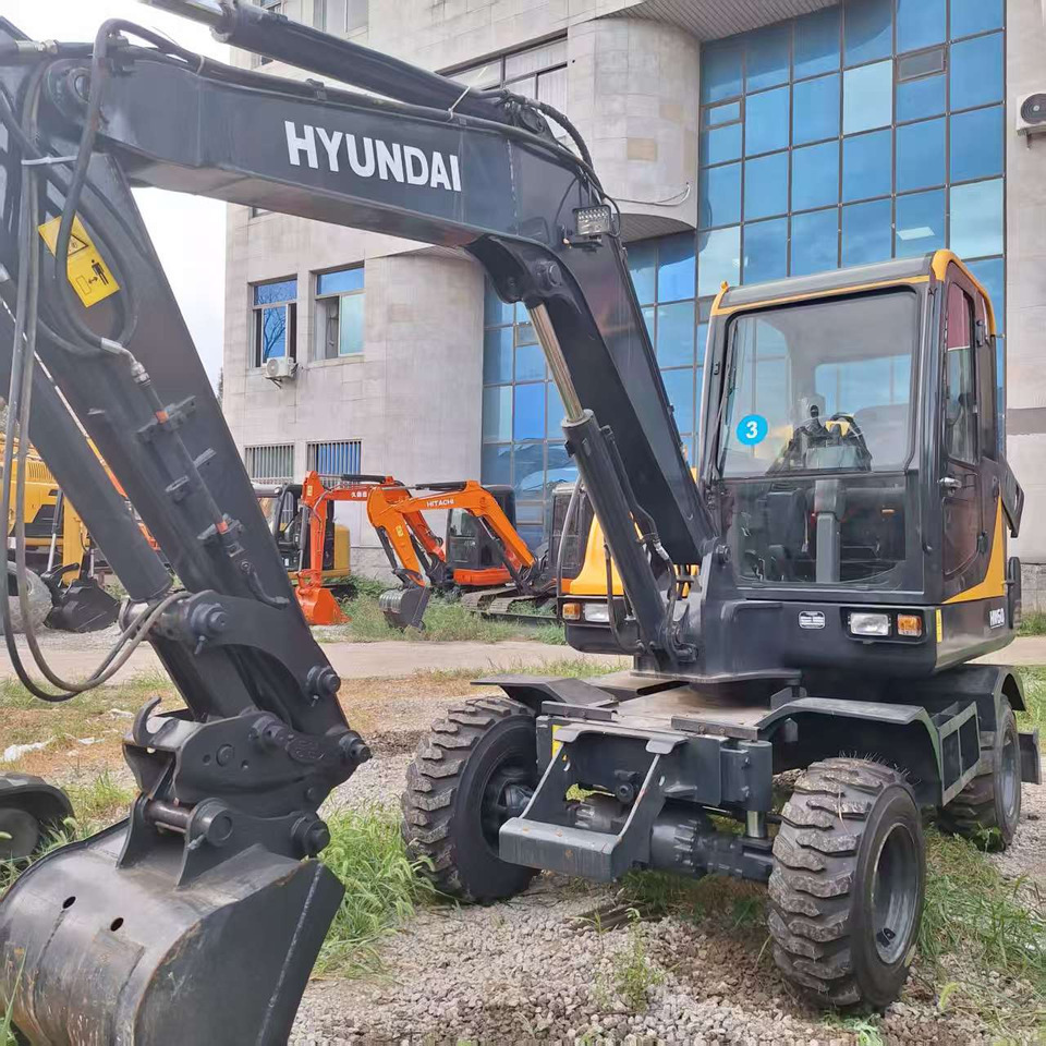 Hyundai HW60 excavator - Pelle sur pneus: photos 1 Hyundai HW60 excavator - Pelle sur pneus: photos 1