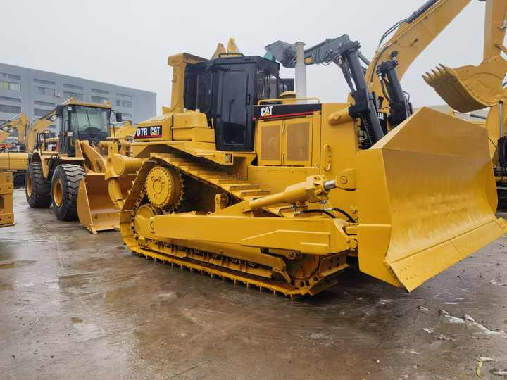 Japan Original used CAT D7R dozer used cat bulldozer with good condition and high performance in stock - Bulldozer: photos 2 Japan Original used CAT D7R dozer used cat bulldozer with good condition and high performance in stock - Bulldozer: photos 2