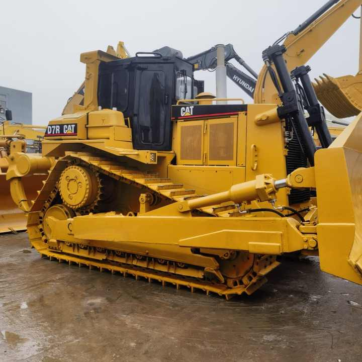 Japan Original used CAT D7R dozer used cat bulldozer with good condition and high performance in stock - Bulldozer: photos 3 Japan Original used CAT D7R dozer used cat bulldozer with good condition and high performance in stock - Bulldozer: photos 3