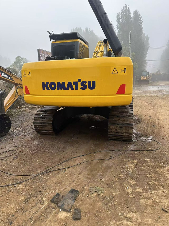 Komatsu PC200-7 excavator - Pelle sur chenille: photos 1 Komatsu PC200-7 excavator - Pelle sur chenille: photos 1