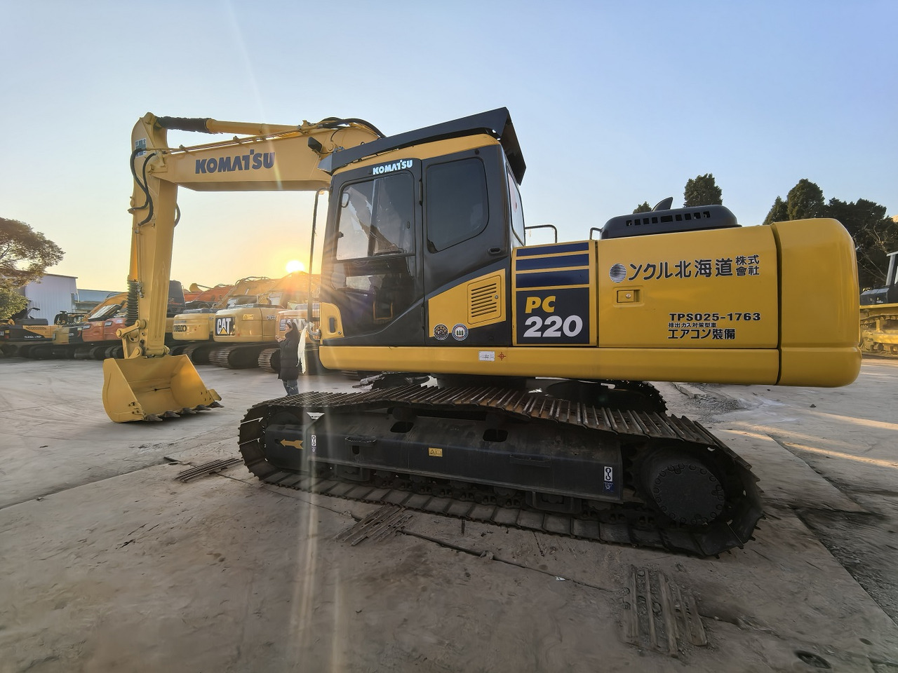 Komatsu PC220-7 - Pelle sur chenille: photos 1 Komatsu PC220-7 - Pelle sur chenille: photos 1