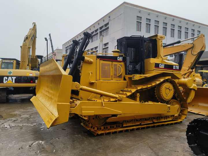 Original Japan Bulldozer Caterpillar D7R Cat D7R/Used CAT Bulldozer D6 D7 D7R D7G for sale - Bulldozer: photos 3 Original Japan Bulldozer Caterpillar D7R Cat D7R/Used CAT Bulldozer D6 D7 D7R D7G for sale - Bulldozer: photos 3