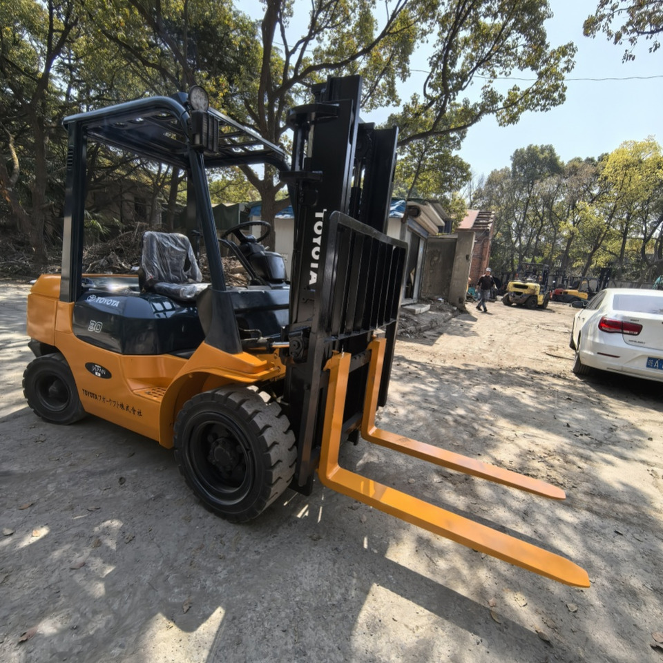 Toyota FD30 Forklift - Chariot élévateur diesel: photos 5 Toyota FD30 Forklift - Chariot élévateur diesel: photos 5