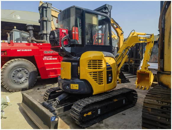Used Komatsu PC70-8 mini digger original Japan Komatsu PC70 PC78 PC60 PC35mr PC40mr PC55mr small excavator on sale - Pelle sur chenille: photos 1 Used Komatsu PC70-8 mini digger original Japan Komatsu PC70 PC78 PC60 PC35mr PC40mr PC55mr small excavator on sale - Pelle sur chenille: photos 1