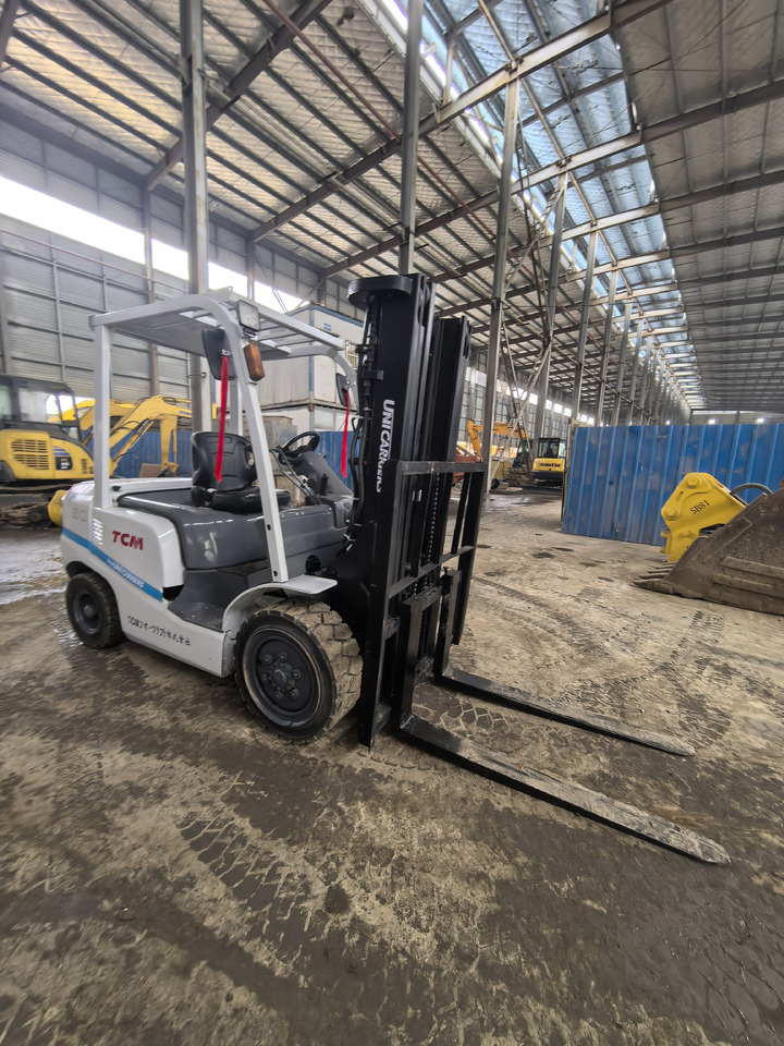 Used TCM FD30 forklift - Chariot élévateur diesel: photos 5 Used TCM FD30 forklift - Chariot élévateur diesel: photos 5