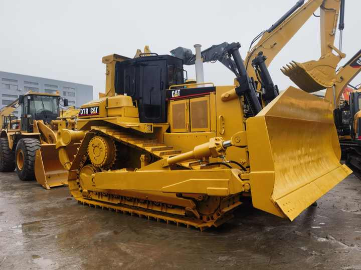 Used CAT bulldozer D7 second hand caterpillar D7G D7R high quality crawler bulldozer FOR SALE - Bulldozer: photos 2 Used CAT bulldozer D7 second hand caterpillar D7G D7R high quality crawler bulldozer FOR SALE - Bulldozer: photos 2