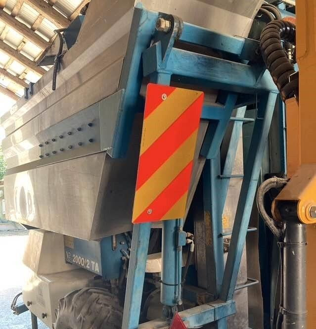 VENDEMMIATRICE VOLENTIERI VG2000 - Machine à vendanger: photos 4 VENDEMMIATRICE VOLENTIERI VG2000 - Machine à vendanger: photos 4