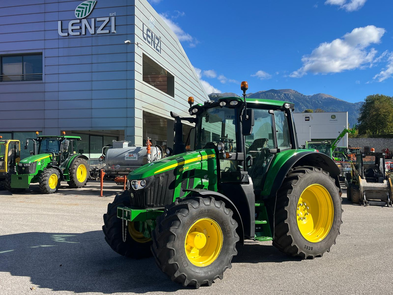 JOHN DEERE 6120 M - Tracteur agricole: photos 1 JOHN DEERE 6120 M - Tracteur agricole: photos 1
