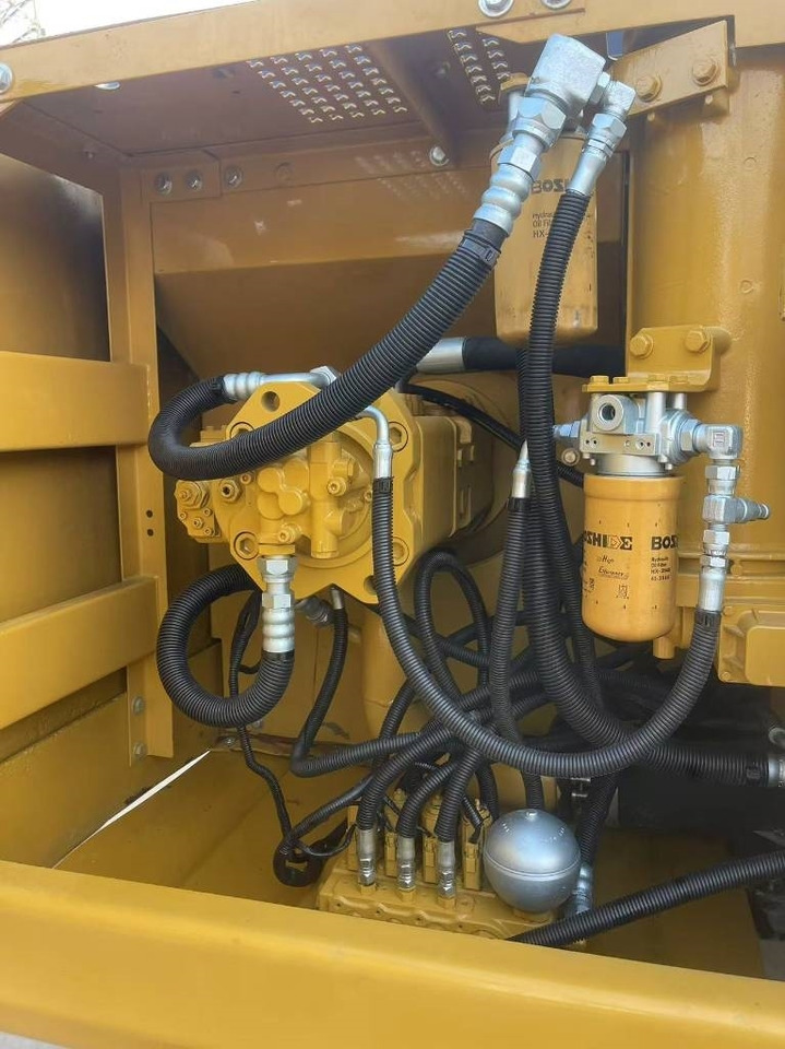 CAT 320 B  - Pelle sur chenille: photos 5 CAT 320 B  - Pelle sur chenille: photos 5