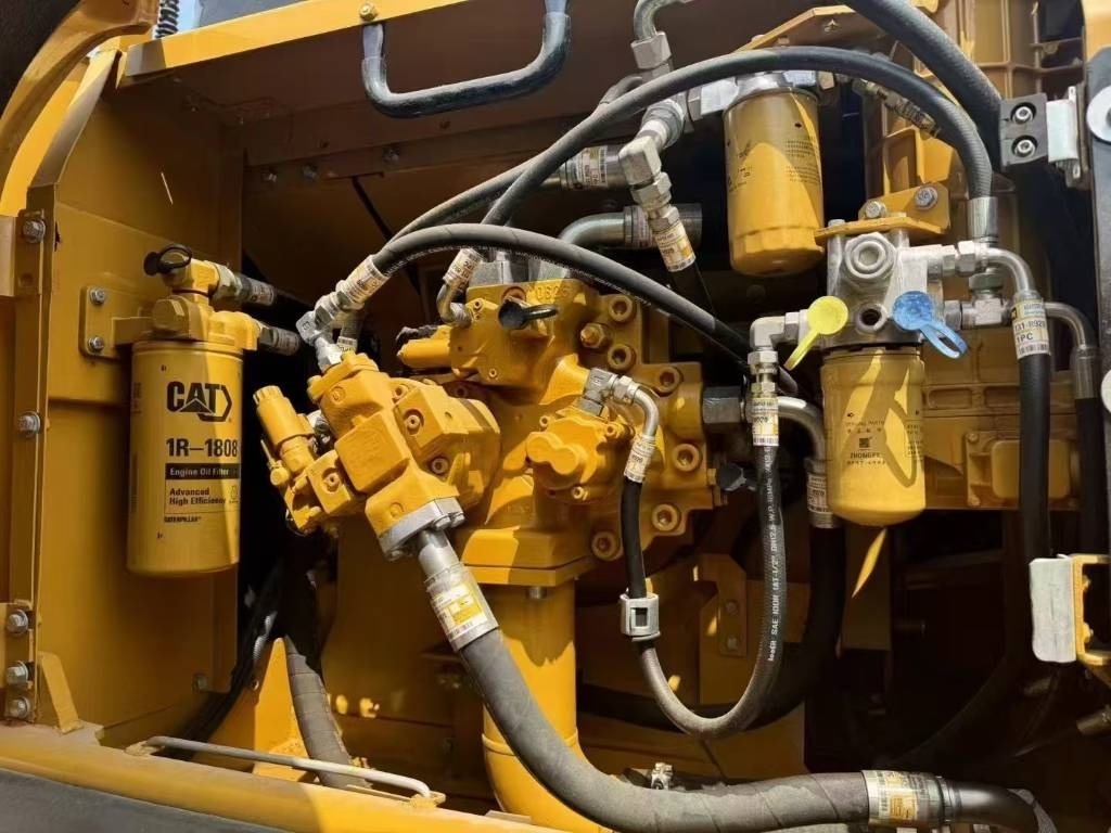 CAT 330 - Pelle sur chenille: photos 3 CAT 330 - Pelle sur chenille: photos 3