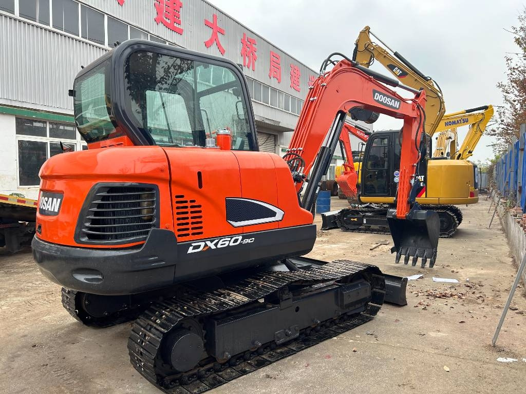 Doosan DX 60 - Pelle sur chenille: photos 1 Doosan DX 60 - Pelle sur chenille: photos 1