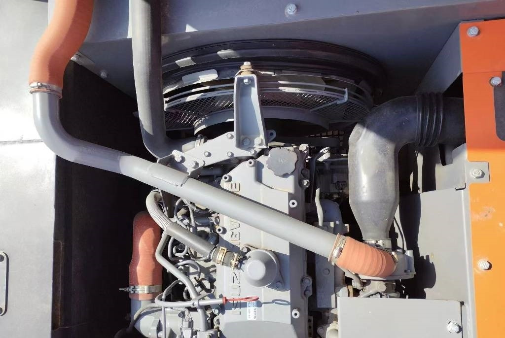 Hitachi ZX 240 - Pelle sur chenille: photos 4 Hitachi ZX 240 - Pelle sur chenille: photos 4