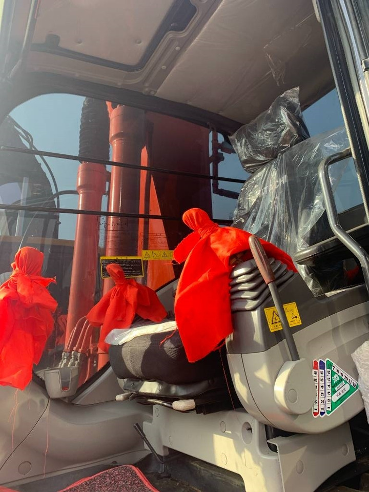 Hitachi Zaxis 200 LC - Pelle sur chenille: photos 2 Hitachi Zaxis 200 LC - Pelle sur chenille: photos 2