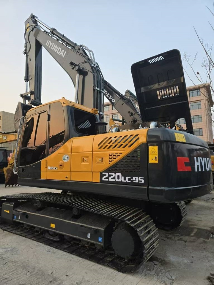 Hyundai 220—9S - Pelle sur chenille: photos 1 Hyundai 220—9S - Pelle sur chenille: photos 1