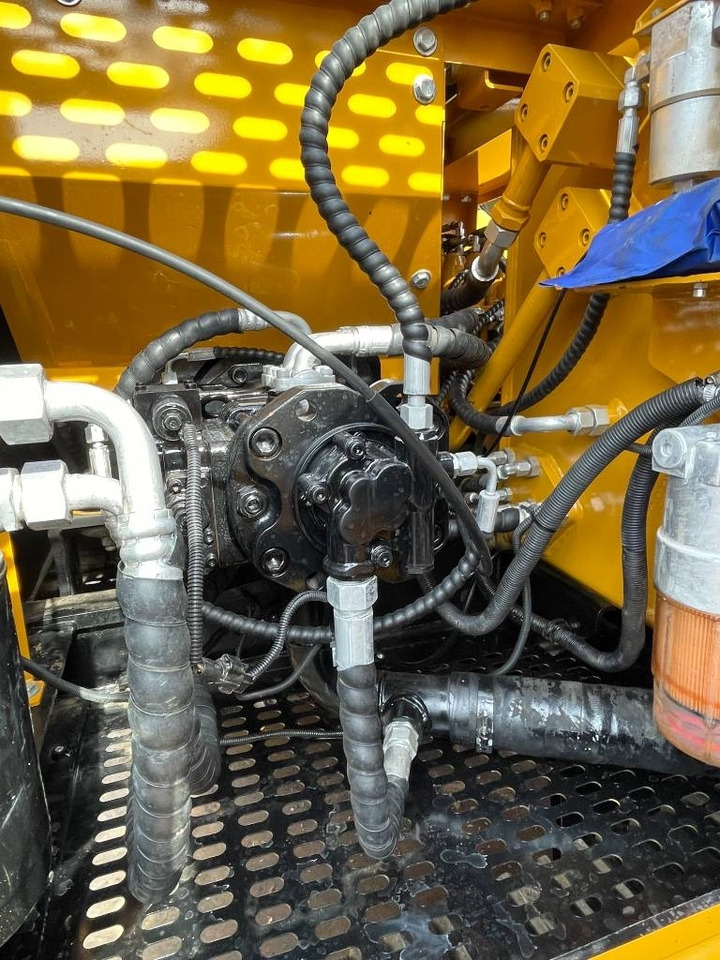 Sany SY 135 - Pelle sur chenille: photos 4 Sany SY 135 - Pelle sur chenille: photos 4