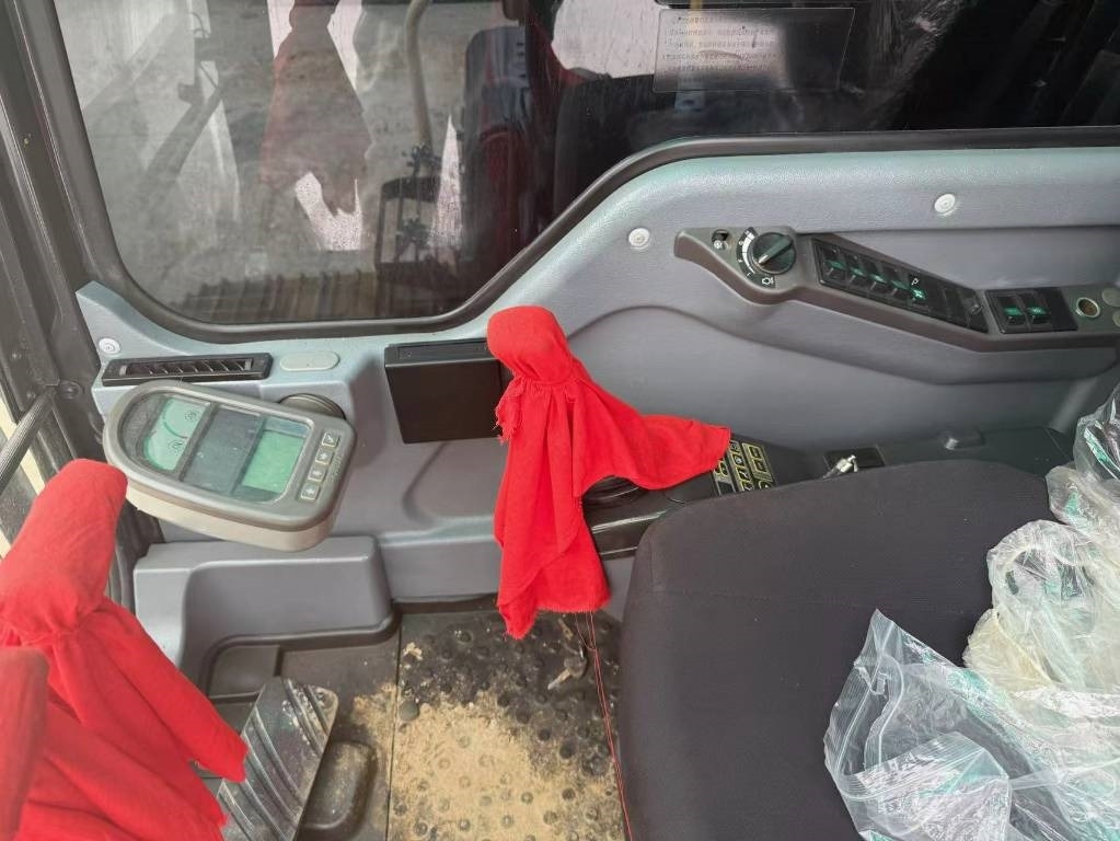 Volvo 140 - Pelle sur chenille: photos 2 Volvo 140 - Pelle sur chenille: photos 2