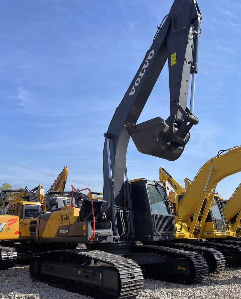 Volvo EC 240 - Pelle sur chenille: photos 1 Volvo EC 240 - Pelle sur chenille: photos 1