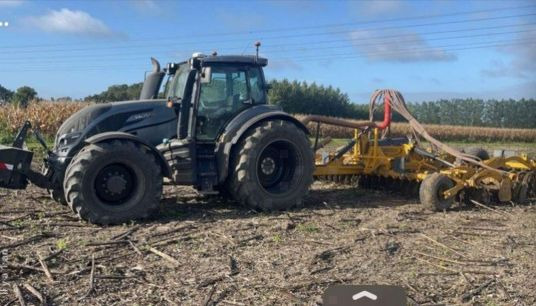 Valtra T174 VERSU - Tracteur agricole: photos 1 Valtra T174 VERSU - Tracteur agricole: photos 1
