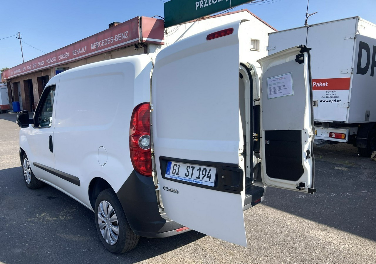 Fourgon utilitaire Fiat Doblo Fiat Doblo 1,3 jtd ECO Flex chłodnia do leków 2013: photos 9 Fourgon utilitaire Fiat Doblo Fiat Doblo 1,3 jtd ECO Flex chłodnia do leków 2013: photos 9