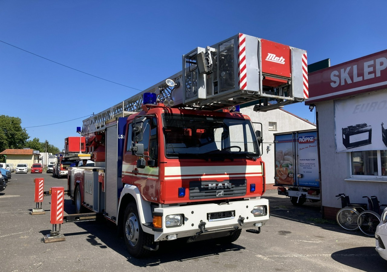MAN Inny MAN Man 15,280 Straż pożarna drabina Strażacka zwyżka podnośnik 32m Metz - Camion de pompier: photos 3 MAN Inny MAN Man 15,280 Straż pożarna drabina Strażacka zwyżka podnośnik 32m Metz - Camion de pompier: photos 3