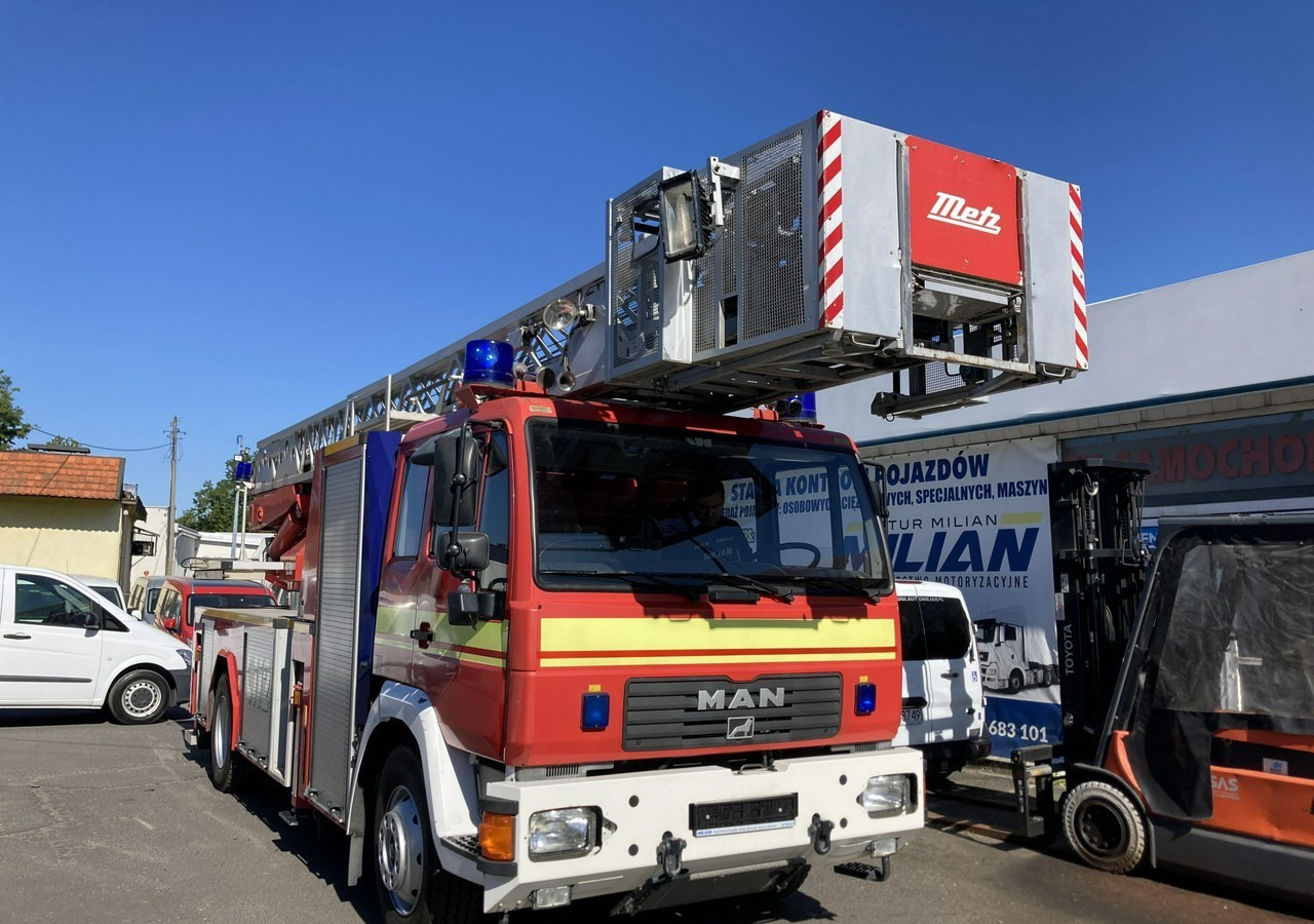 MAN L 2000 MAN 15,280 Straż pożarna drabina Strażacka zwyżka 32m Metz Model 20 - Camion de pompier: photos 1 MAN L 2000 MAN 15,280 Straż pożarna drabina Strażacka zwyżka 32m Metz Model 20 - Camion de pompier: photos 1