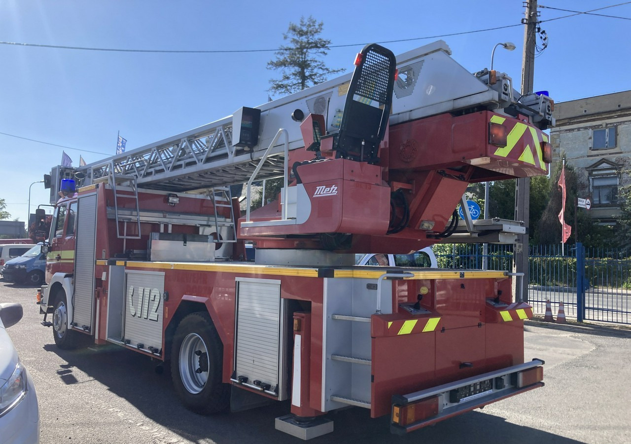 MAN L 2000 MAN 15,280 Straż pożarna drabina Strażacka zwyżka 32m Metz Model 20 - Camion de pompier: photos 3 MAN L 2000 MAN 15,280 Straż pożarna drabina Strażacka zwyżka 32m Metz Model 20 - Camion de pompier: photos 3
