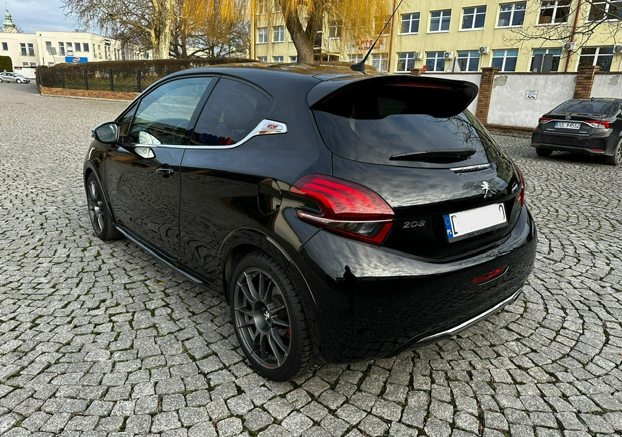 Peugeot 208 I 208GTI Sport 1.6THP 208KM Panorama Led JBL Navi Kamera OZ-Racing 201 - Voiture à hayon: photos 4 Peugeot 208 I 208GTI Sport 1.6THP 208KM Panorama Led JBL Navi Kamera OZ-Racing 201 - Voiture à hayon: photos 4