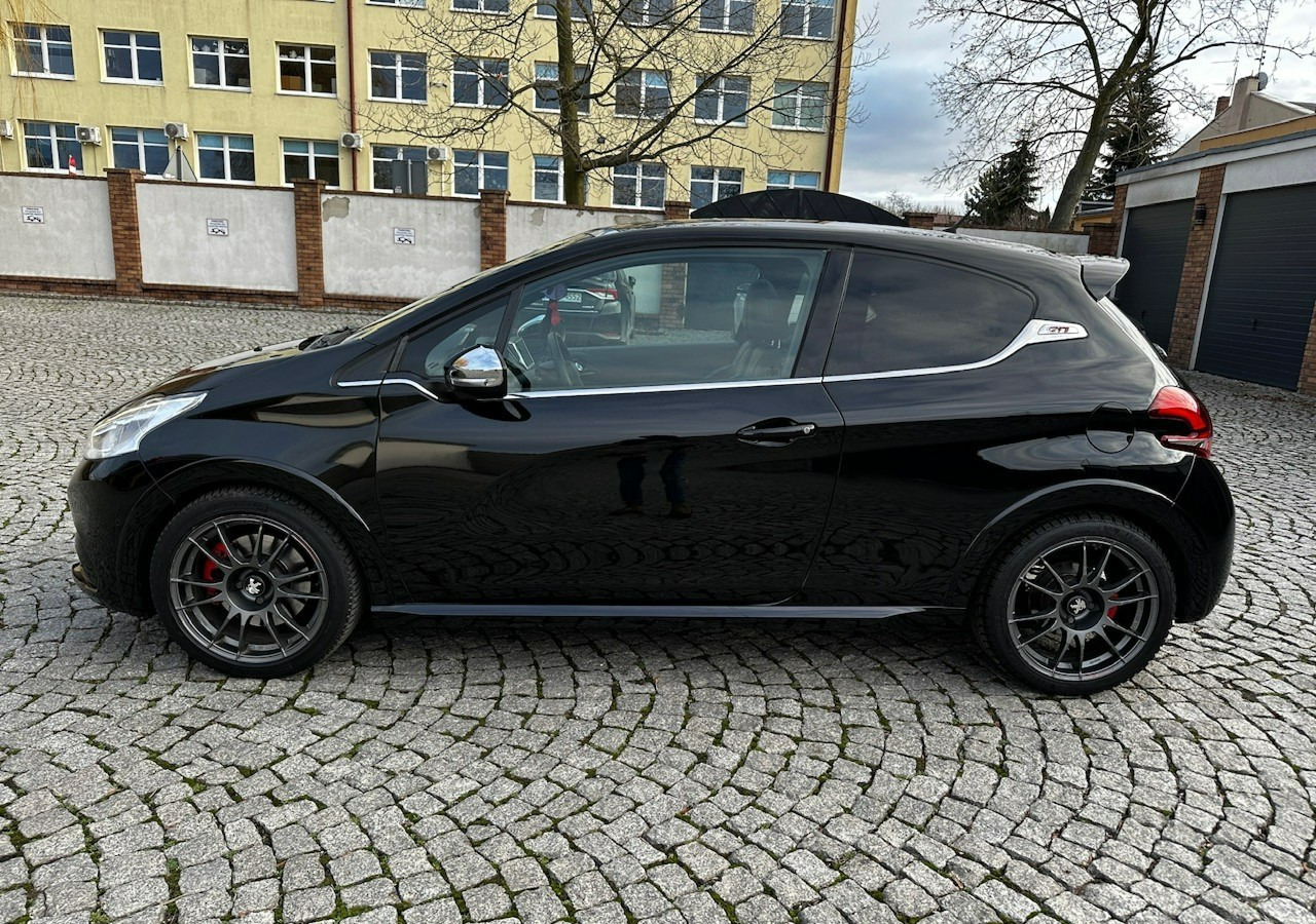 Peugeot 208 I 208GTI Sport 1.6THP 208KM Panorama Led JBL Navi Kamera OZ-Racing 201 - Voiture à hayon: photos 5 Peugeot 208 I 208GTI Sport 1.6THP 208KM Panorama Led JBL Navi Kamera OZ-Racing 201 - Voiture à hayon: photos 5
