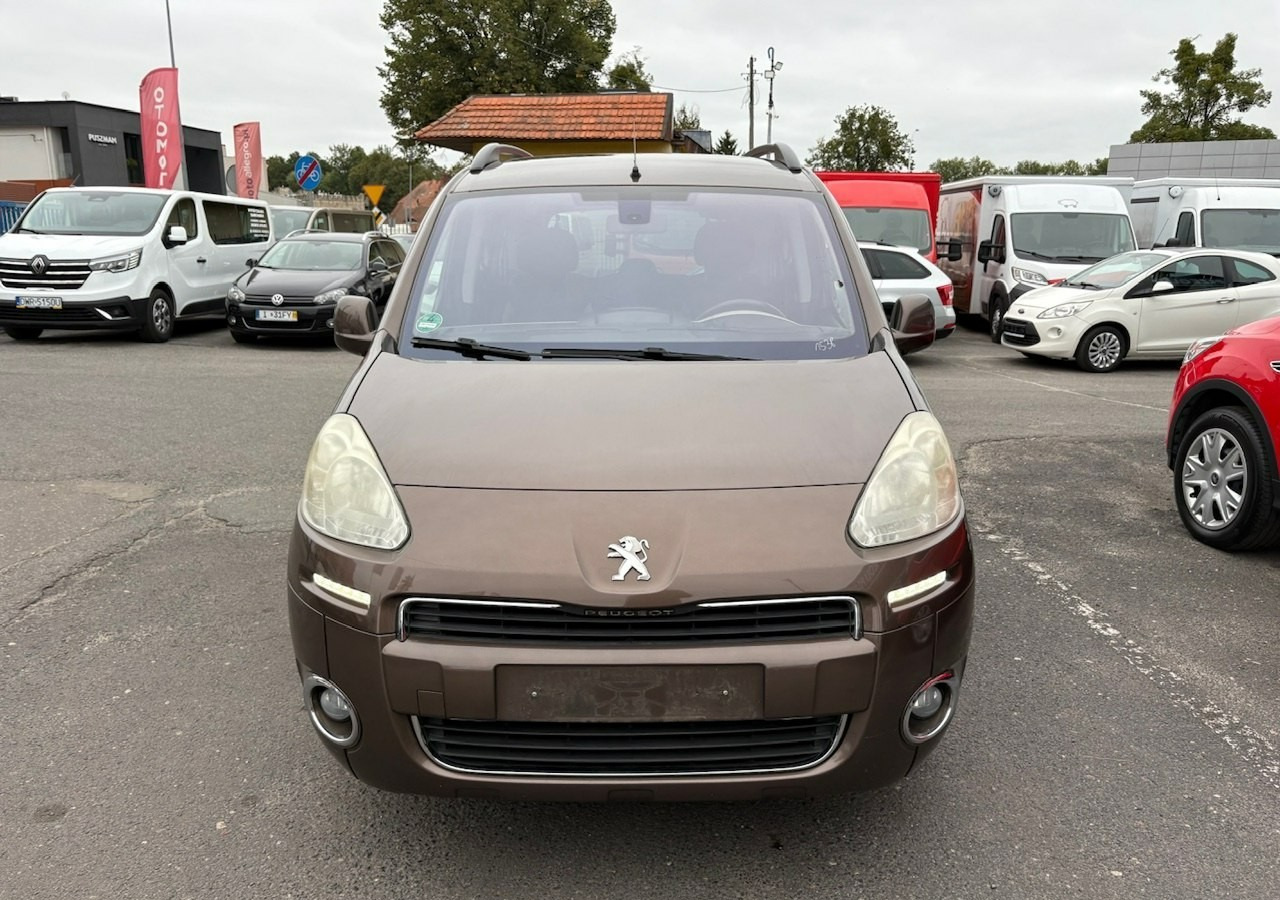Voiture break Peugeot Partner II Peugeot Partner Tepee 100 Family Model 2013: photos 8