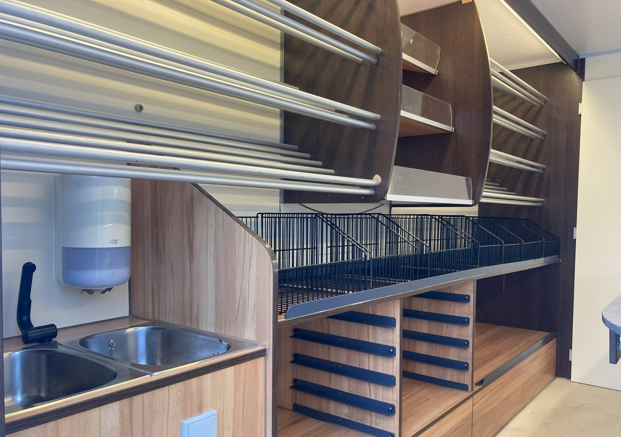 Renault Master Autosklep pie sklep Bar Gastronomiczny Food Truck Foodtruck Borco 20 - Camion magasin: photos 4 Renault Master Autosklep pie sklep Bar Gastronomiczny Food Truck Foodtruck Borco 20 - Camion magasin: photos 4