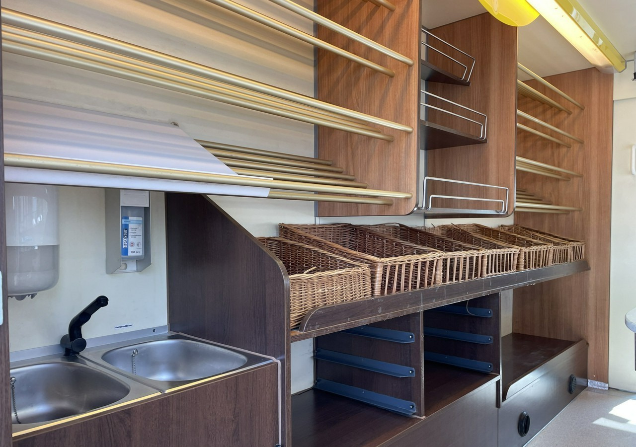 Renault Master Autosklep pieczywa Sklep Gastronomiczny Food Truck Foodtruck 2009 - Camion magasin: photos 4 Renault Master Autosklep pieczywa Sklep Gastronomiczny Food Truck Foodtruck 2009 - Camion magasin: photos 4