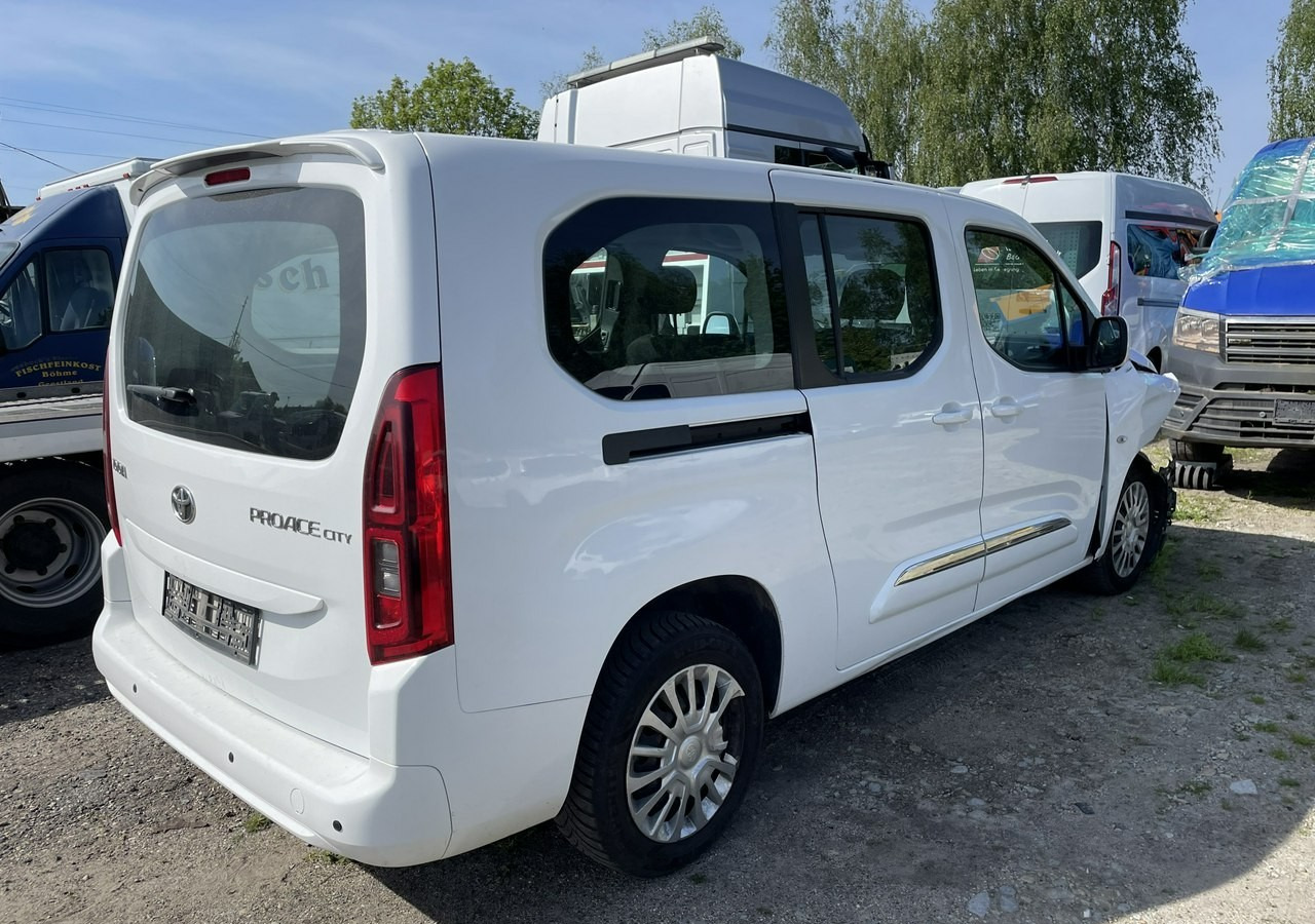 Toyota ProAce Proace City Verso Toyota Proace City Verso Long 1.5 D-4D Business 2021Salon - Voiture: photos 3 Toyota ProAce Proace City Verso Toyota Proace City Verso Long 1.5 D-4D Business 2021Salon - Voiture: photos 3