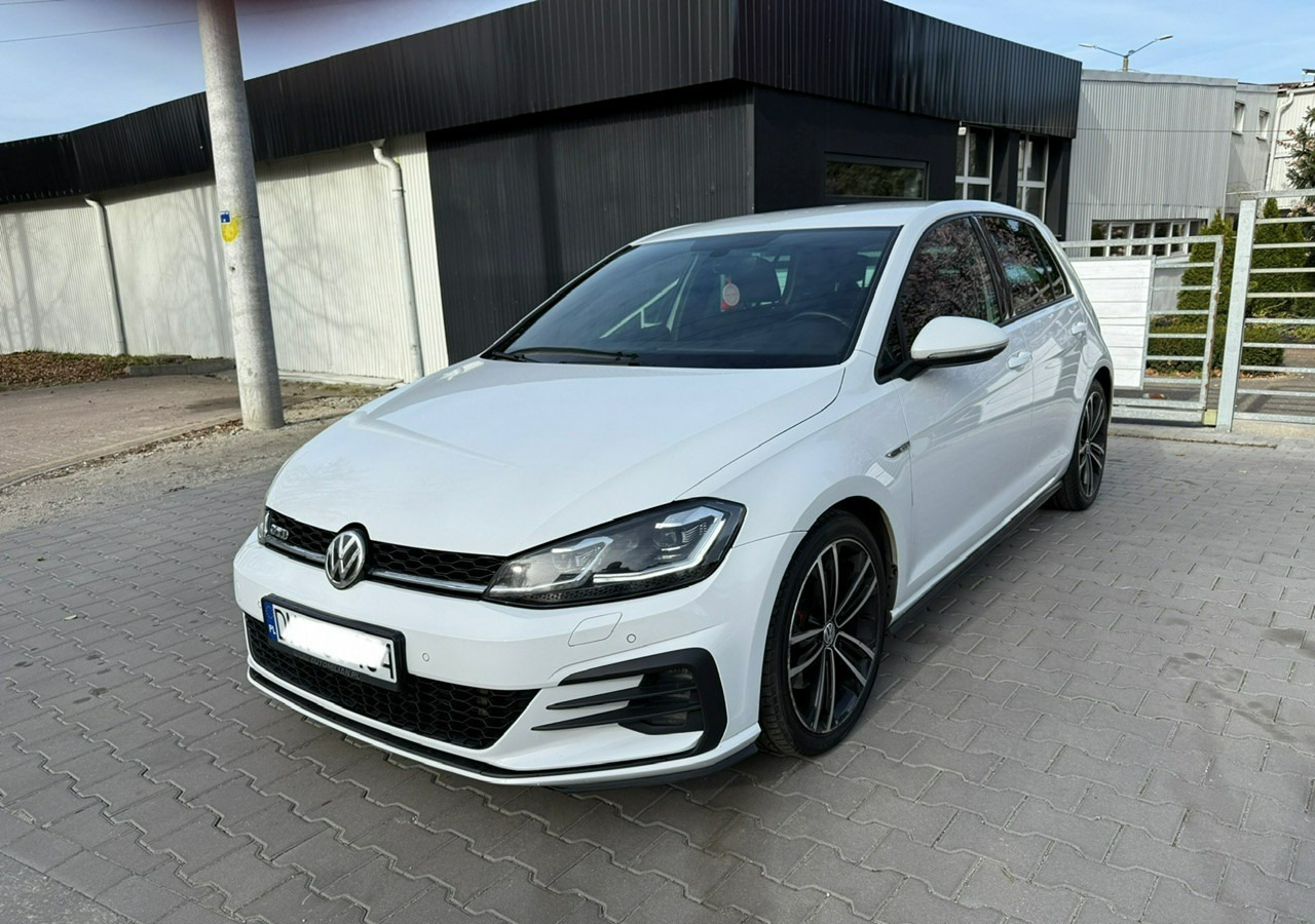 Volkswagen Golf VII GTD 2.0TDI 184KM FullLed Navi Klimatronik ACC Asystenci - Voiture: photos 1 Volkswagen Golf VII GTD 2.0TDI 184KM FullLed Navi Klimatronik ACC Asystenci - Voiture: photos 1