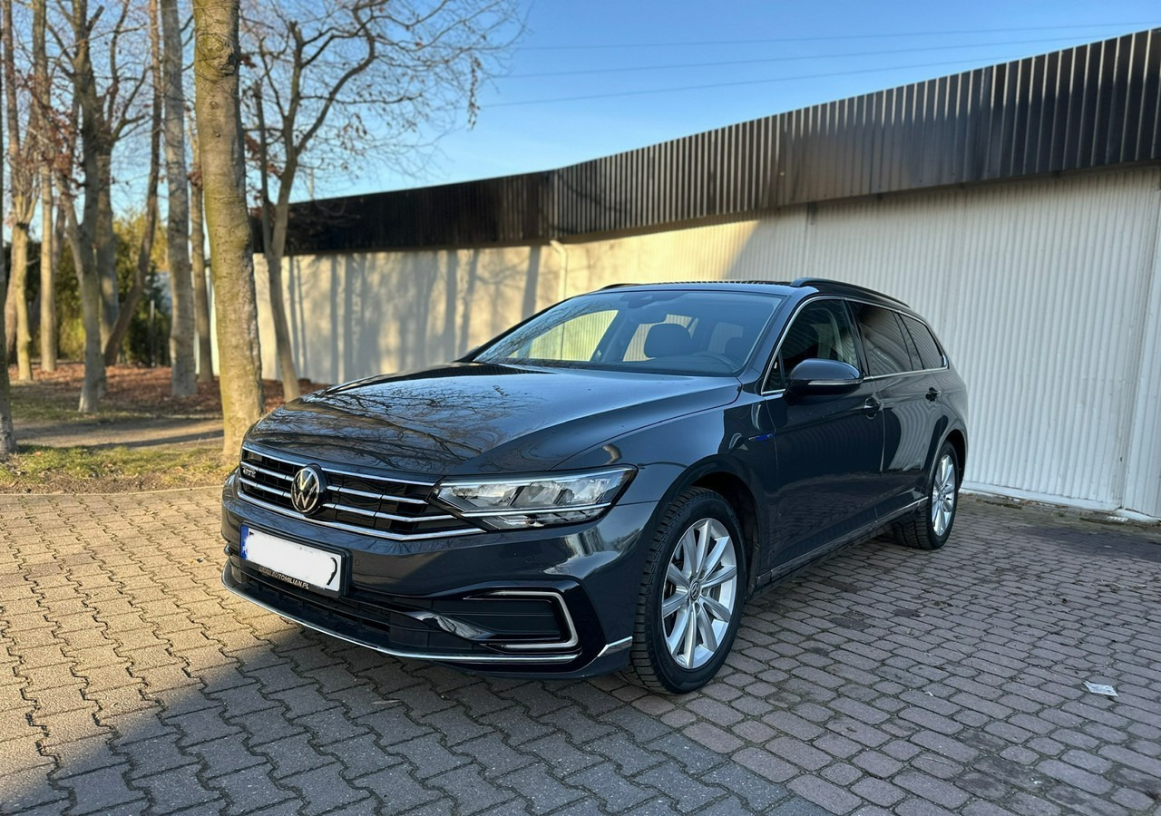 Volkswagen Passat B8 GTE 1.4TSI 218KM Hybryda Plug-in zasięg 50km Panorama*Navi*Skóra*FV2 - Voiture: photos 1 Volkswagen Passat B8 GTE 1.4TSI 218KM Hybryda Plug-in zasięg 50km Panorama*Navi*Skóra*FV2 - Voiture: photos 1