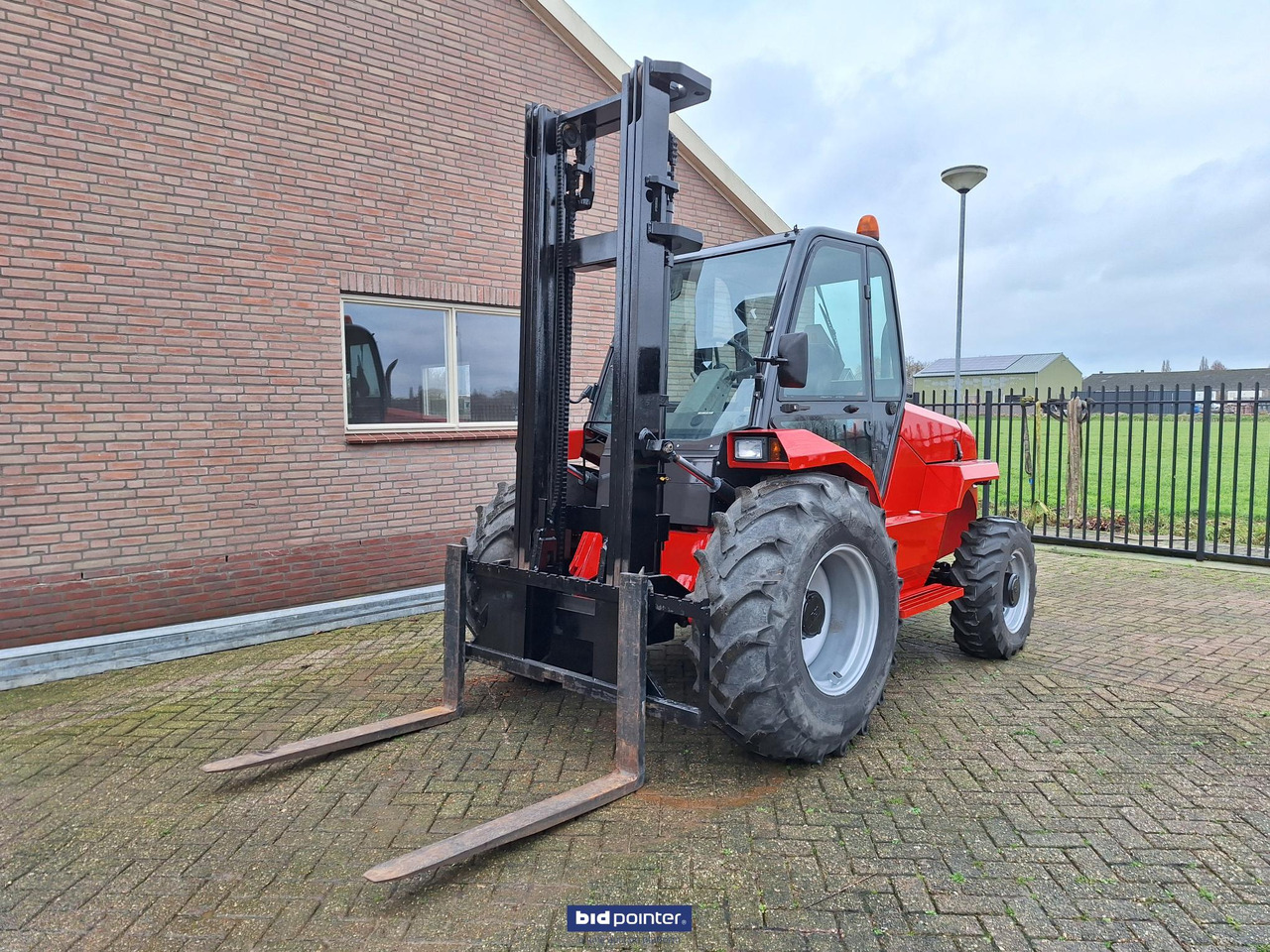 Manitou 30-4 4x4 - Chariot élévateur diesel: photos 1 Manitou 30-4 4x4 - Chariot élévateur diesel: photos 1