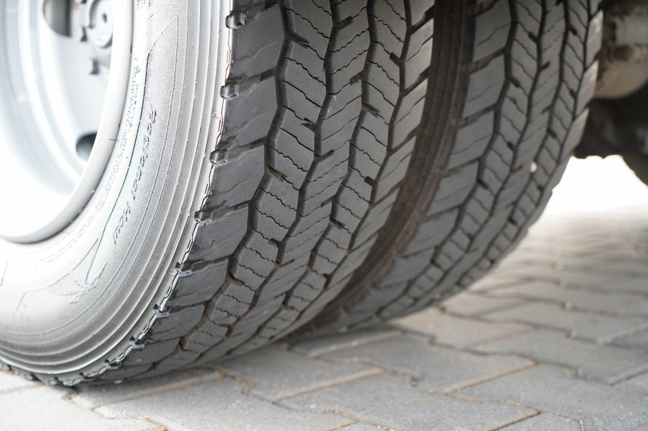 Crédit-bail de  Renault D 210 / 4x2 / KONTENER / 7,5M / WINDA DHOLLANDIA Renault D 210 / 4x2 / KONTENER / 7,5M / WINDA DHOLLANDIA: photos 13